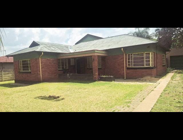 15 BEDROOM HOUSE FOR SALE IN KEMPTON PARK EXT 02